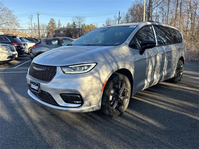 2026 Chrysler Pacifica Select AWD