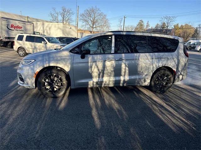 2026 Chrysler Pacifica Select AWD
