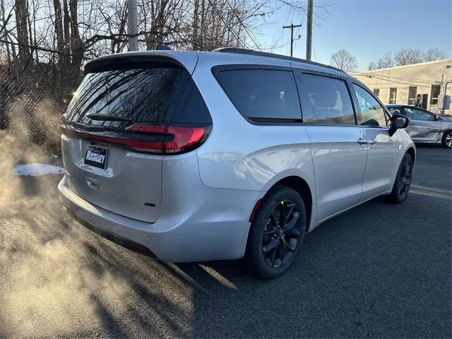 2026 Chrysler Pacifica Select AWD