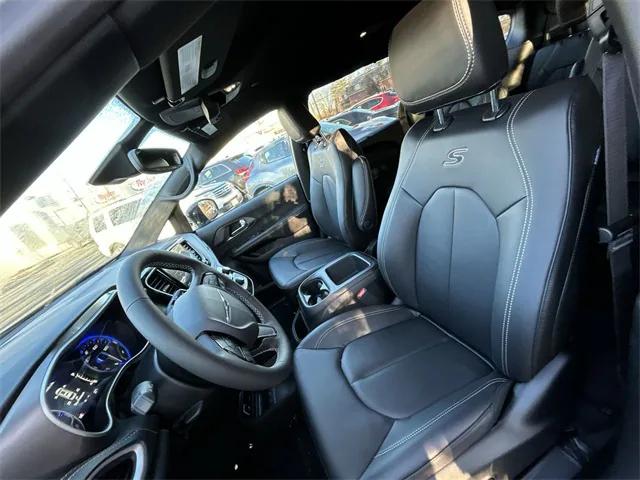 2026 Chrysler Pacifica Select AWD