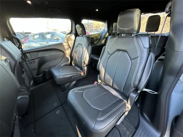 2026 Chrysler Pacifica Select AWD