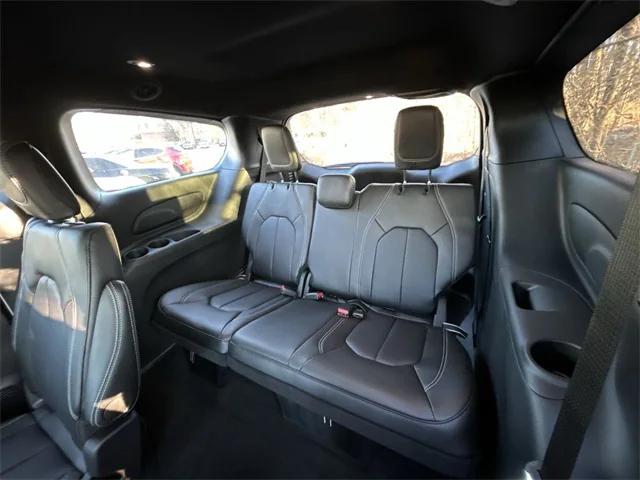 2026 Chrysler Pacifica Select AWD