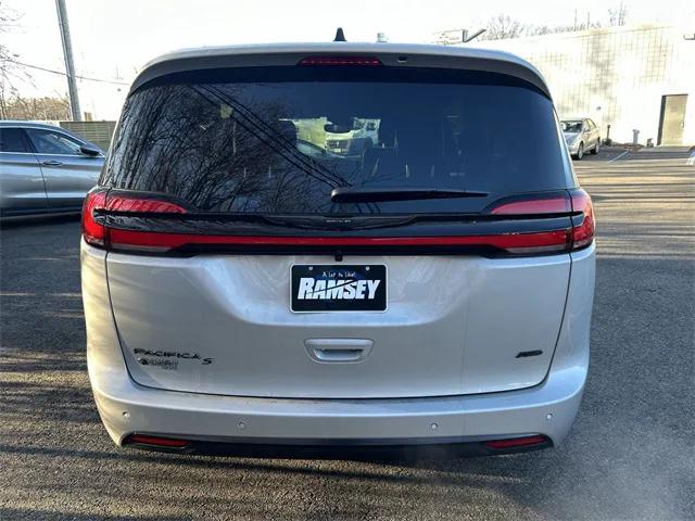 2026 Chrysler Pacifica Select AWD