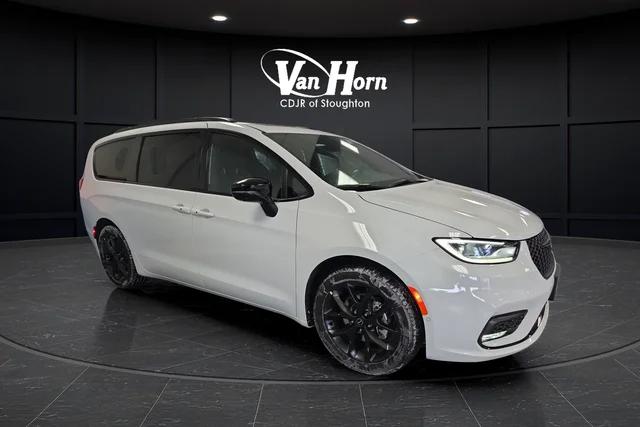 2026 Chrysler Pacifica Limited for sale in Stoughton, WI