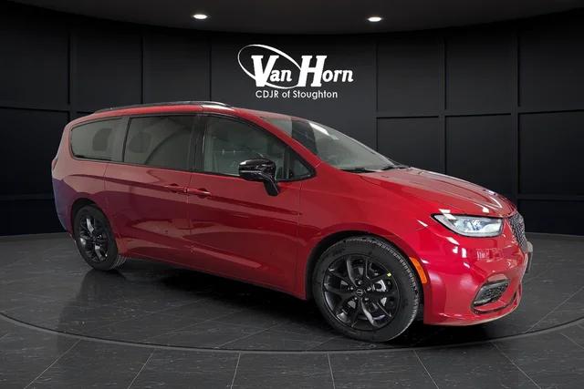 2026 Chrysler Pacifica Limited for sale in Stoughton, WI