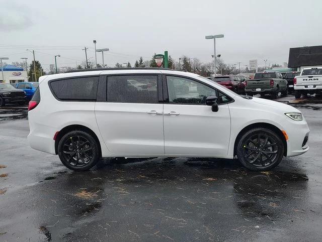 2026 Chrysler Pacifica PACIFICA SELECT AWD