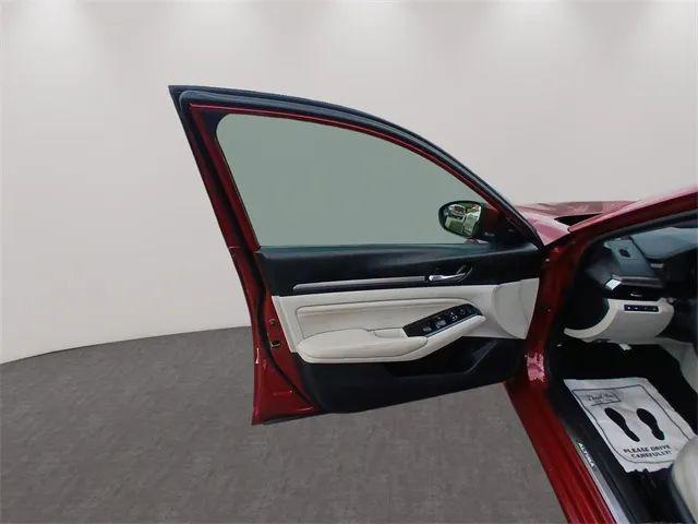 2022 Nissan Altima SL FWD