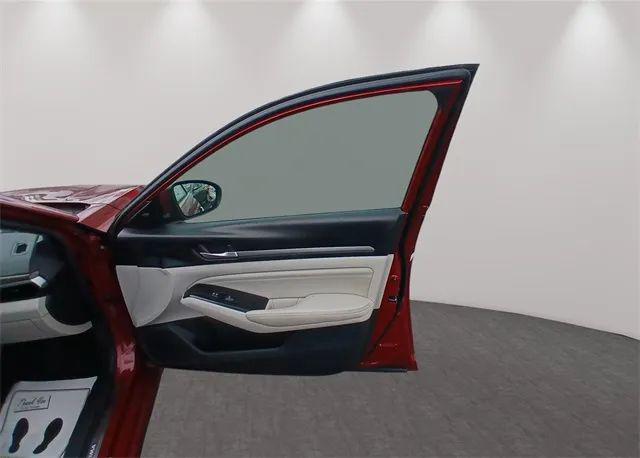 2022 Nissan Altima SL FWD