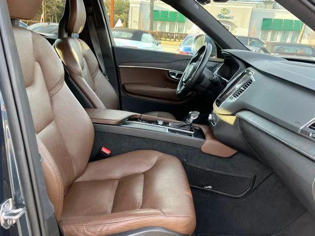 2020 Volvo XC90 T6 Momentum 7 Passenger