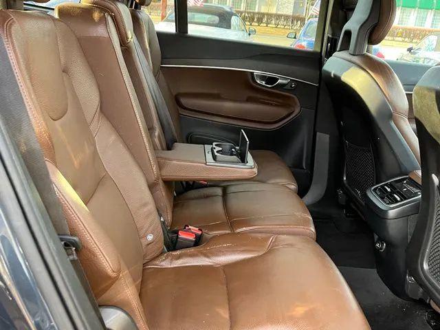 2020 Volvo XC90 T6 Momentum 7 Passenger