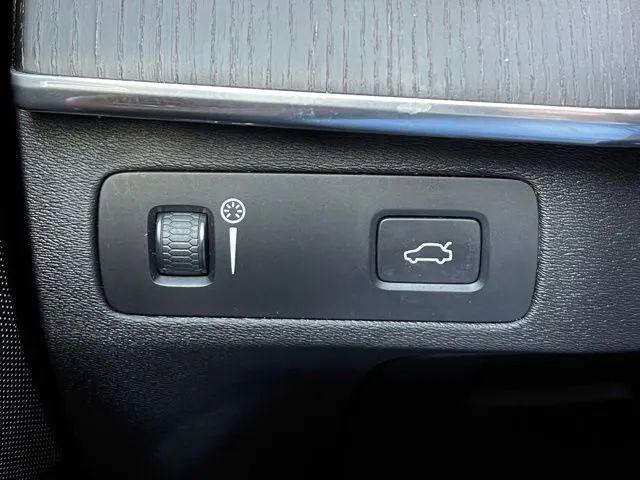 2020 Volvo XC90 T6 Momentum 7 Passenger