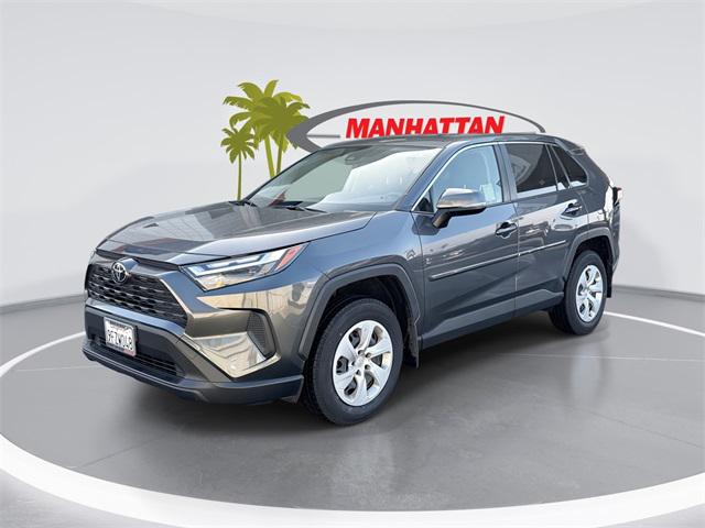 2023 Toyota RAV4 LE's photo