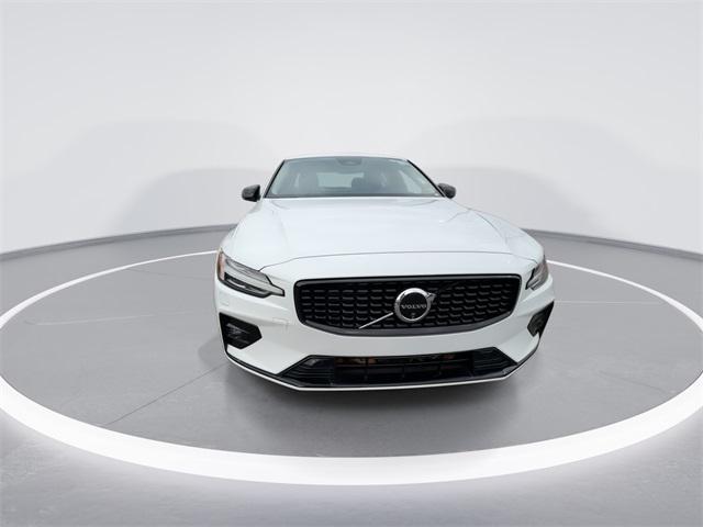 2024 Volvo S60 B5 Plus Dark Theme