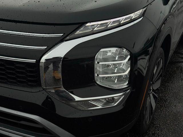 2025 Mitsubishi Outlander Base