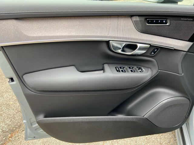 2026 Volvo XC90 Ultra, B6 AWD Gas (mild hybrid), Gasoline, Bright, 6 Seats