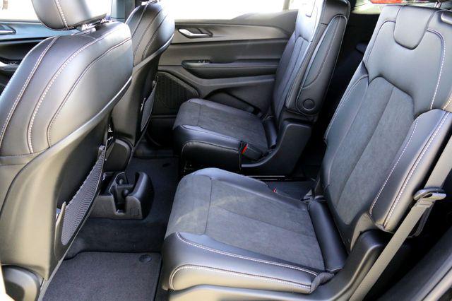 2025 Jeep Grand Cherokee L Altitude X 4x2