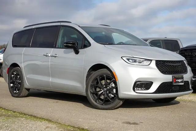 2026 Chrysler Pacifica Select AWD