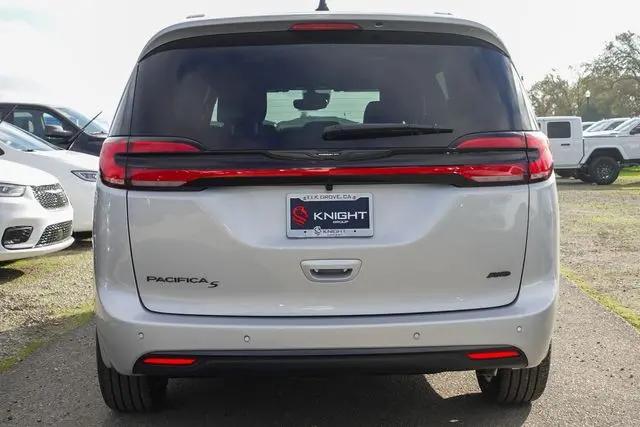 2026 Chrysler Pacifica Select AWD