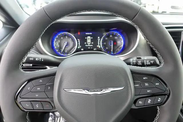 2026 Chrysler Pacifica Select AWD