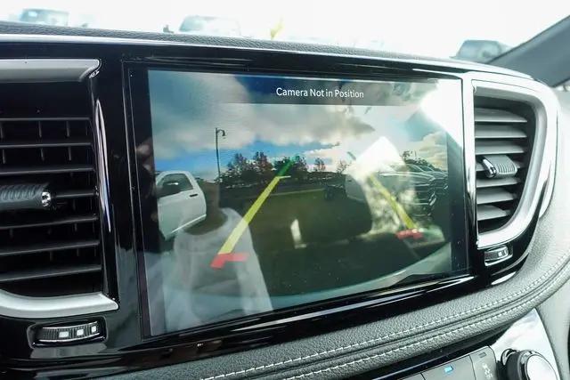 2026 Chrysler Pacifica Select AWD