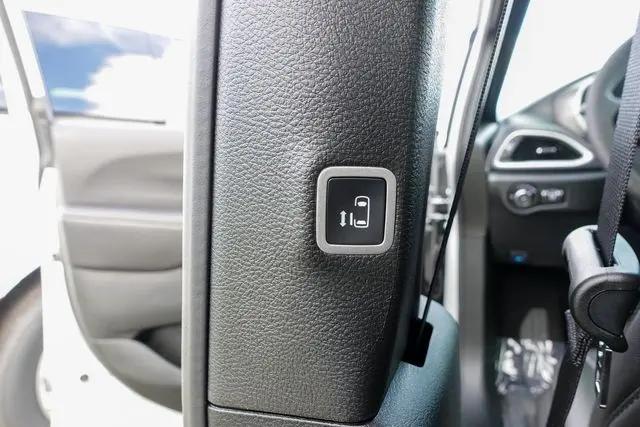 2026 Chrysler Pacifica Select AWD