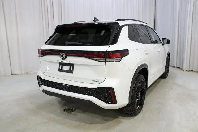 2026 Volkswagen Tiguan SE R-Line Black