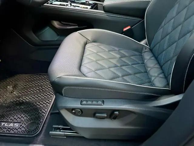 2026 Volkswagen Atlas Cross Sport SEL Premium R-Line