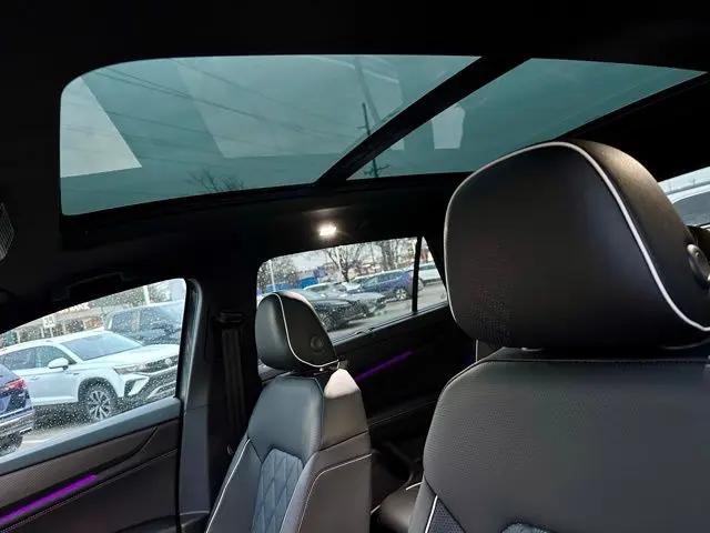 2026 Volkswagen Atlas Cross Sport SEL Premium R-Line