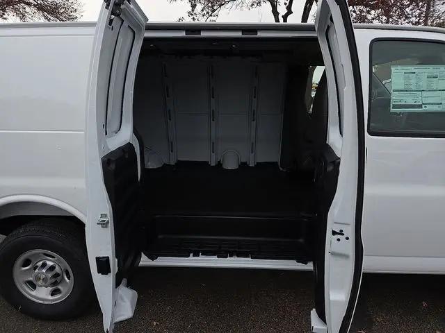2025 Chevrolet Express Cargo Van RWD 2500 Regular Wheelbase WT