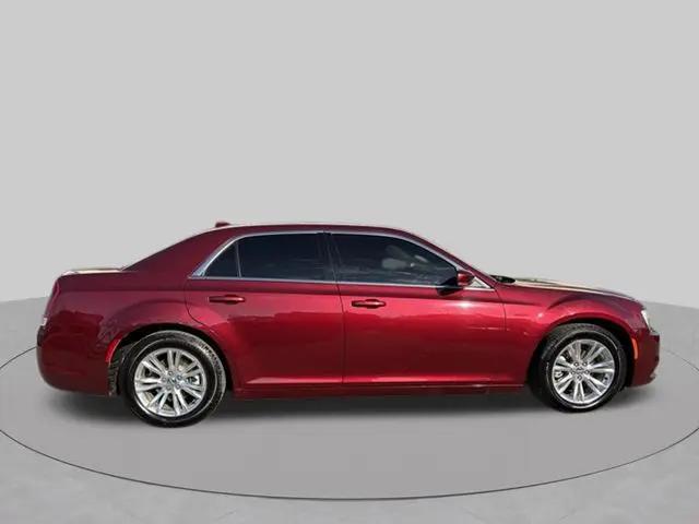 2021 Chrysler 300 Touring L