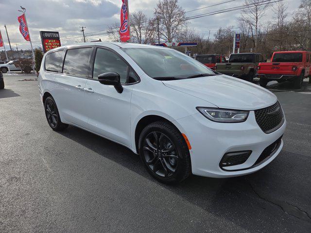 2026 Chrysler Pacifica PACIFICA SELECT AWD