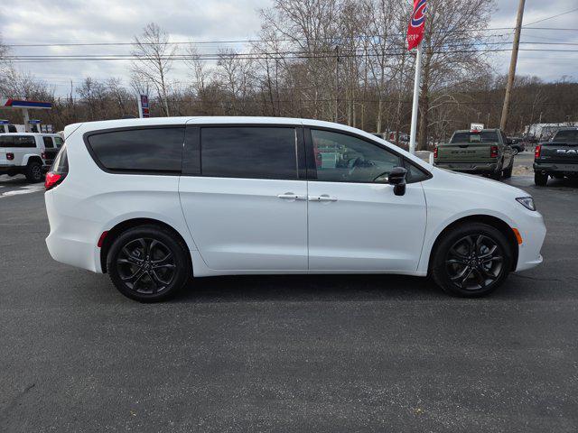 2026 Chrysler Pacifica PACIFICA SELECT AWD