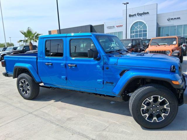 2026 Jeep Gladiator GLADIATOR SAHARA 4X4