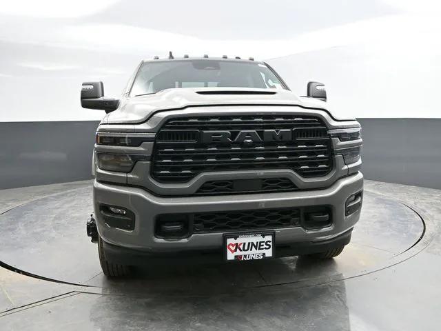 2026 RAM Ram 3500 RAM 3500 LIMITED CREW CAB 4X4 8 BOX