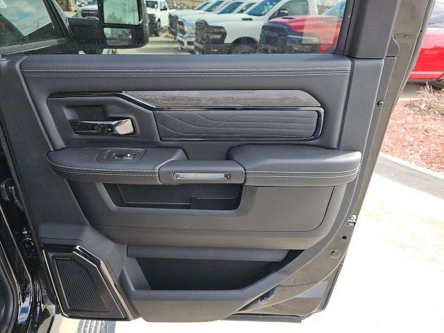 2026 Ram 3500 Limited Crew Cab 4x4 8' Box