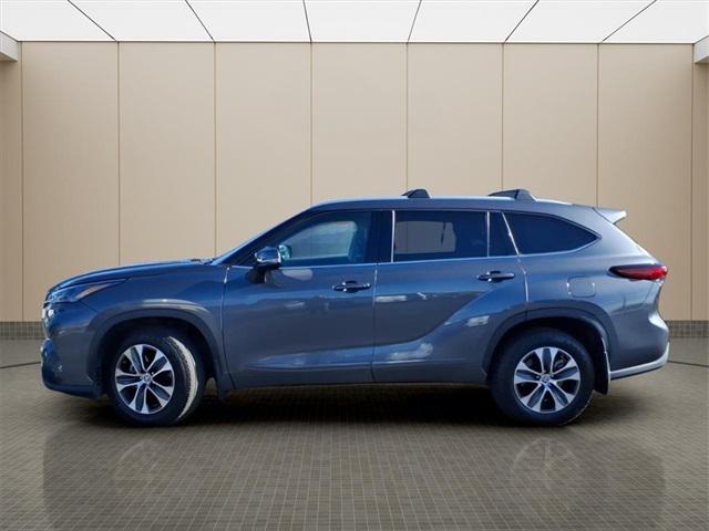 2022 Toyota Highlander XLE 2022 Toyota Highlander XLE