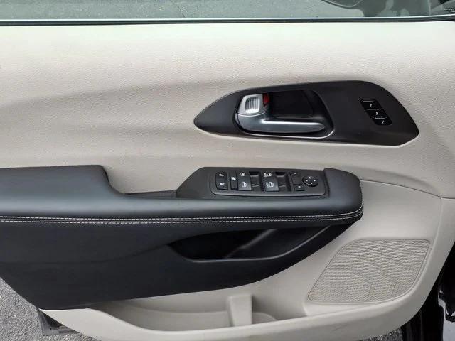 2024 Chrysler Pacifica Touring L 2024 Chrysler Pacifica Touring L