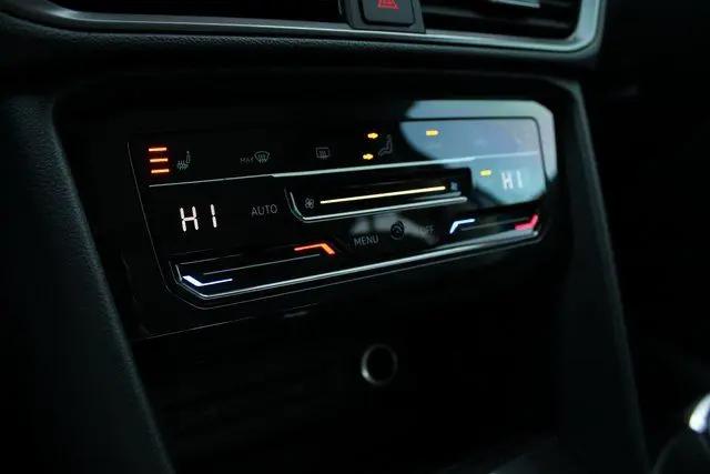 2026 Volkswagen Taos SE Black
