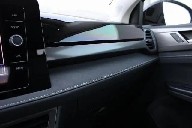 2026 Volkswagen Taos SE Black