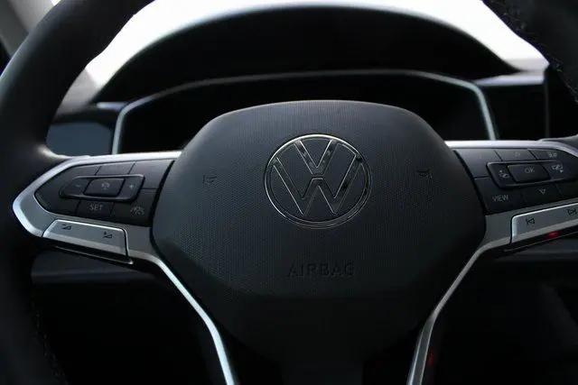 2026 Volkswagen Taos SE Black