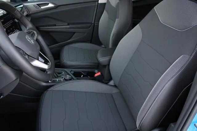 2026 Volkswagen Taos SE Black