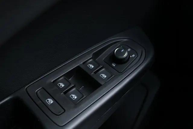 2026 Volkswagen Taos SE Black