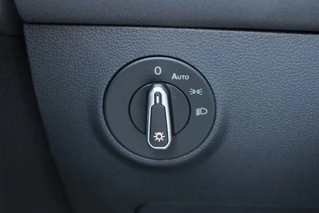 2026 Volkswagen Taos SE Black