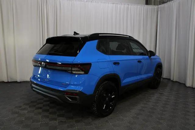 2026 Volkswagen Taos SE Black