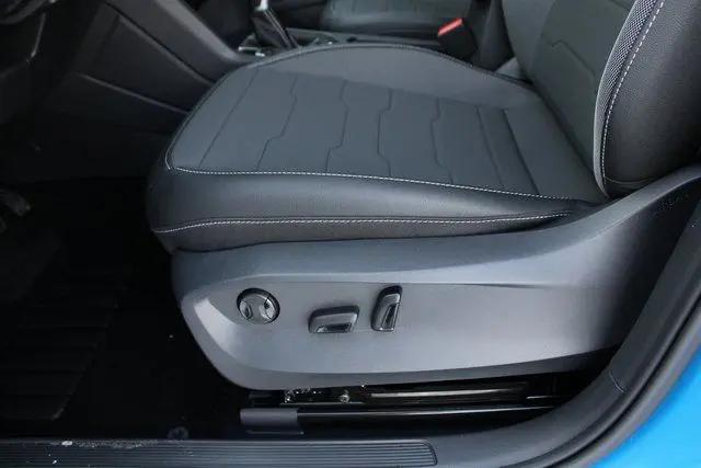 2026 Volkswagen Taos SE Black