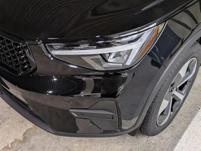 2026 Volvo XC40 Core, B4 FWD Gas (mild hybrid), Dark