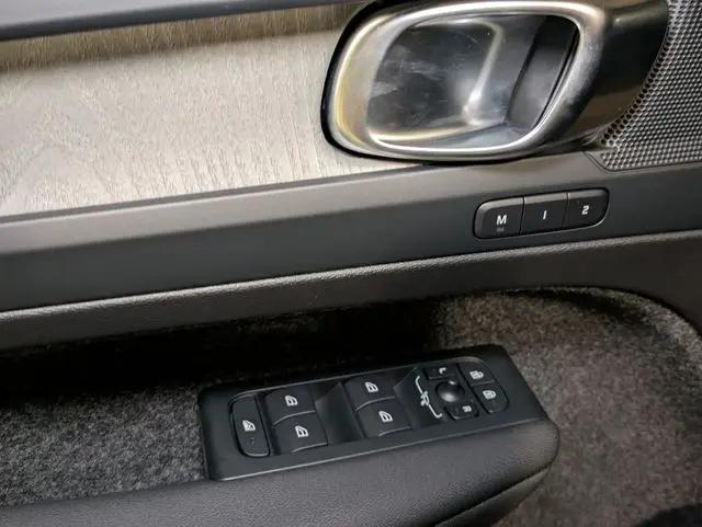 2026 Volvo XC40 Core, B4 FWD Gas (mild hybrid), Dark