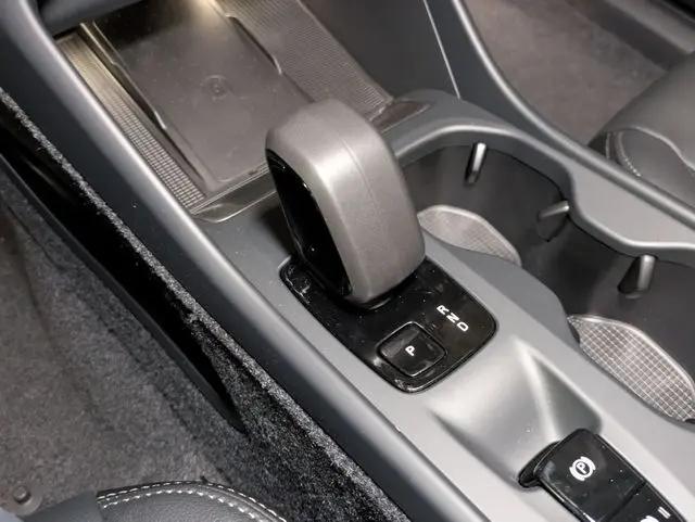 2026 Volvo XC40 Core, B4 FWD Gas (mild hybrid), Dark