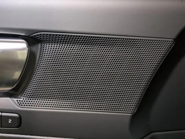 2026 Volvo XC40 Core, B4 FWD Gas (mild hybrid), Dark