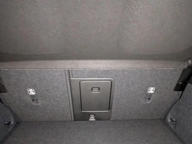 2026 Volvo XC40 Core, B4 FWD Gas (mild hybrid), Dark
